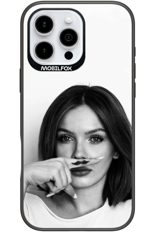 Soft Focus - Apple iPhone 16 Pro Max