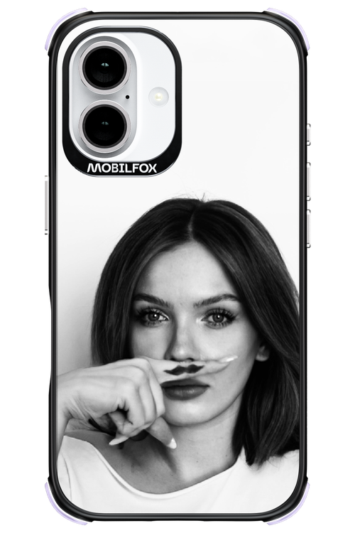 Soft Focus - Apple iPhone 16