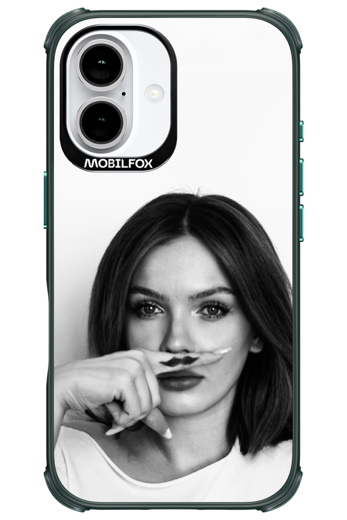 Soft Focus - Apple iPhone 16