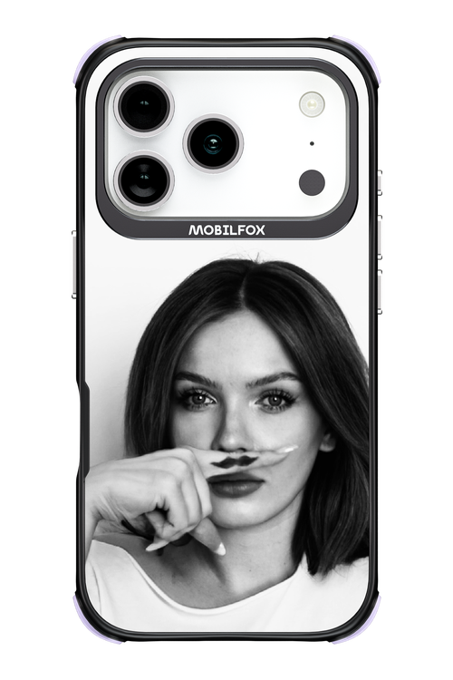 Soft Focus - Apple iPhone 17 Pro