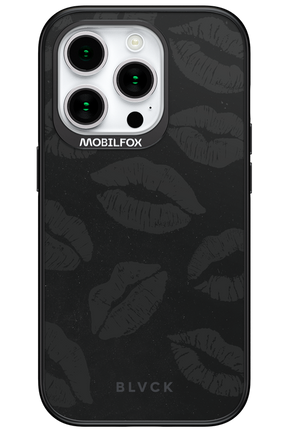 Dark Lips - Apple iPhone 15 Pro