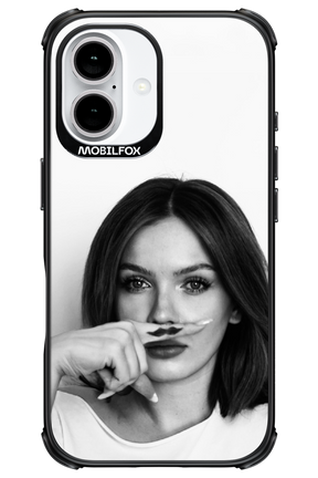 Soft Focus - Apple iPhone 16