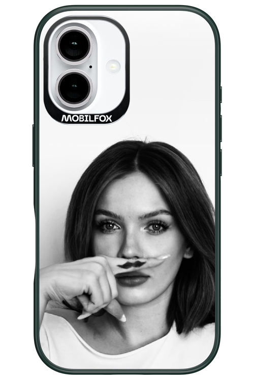 Soft Focus - Apple iPhone 16