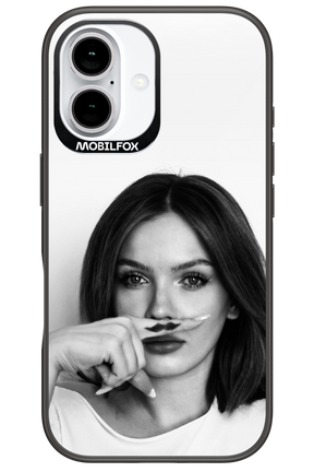 Soft Focus - Apple iPhone 16