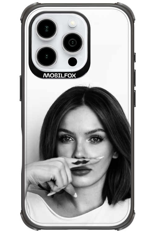 Soft Focus - Apple iPhone 16 Pro