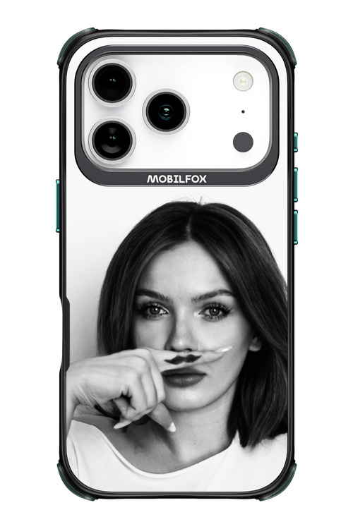 Soft Focus - Apple iPhone 17 Pro