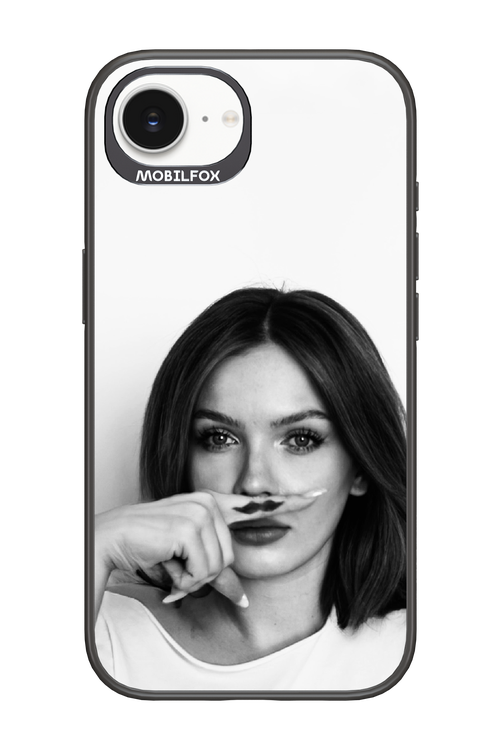 Soft Focus - Apple iPhone 16e