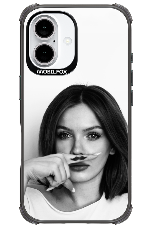 Soft Focus - Apple iPhone 16