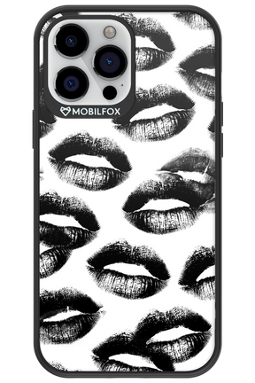 Ghost Kiss - Apple iPhone 13 Pro Max