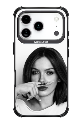 Soft Focus - Apple iPhone 17 Pro