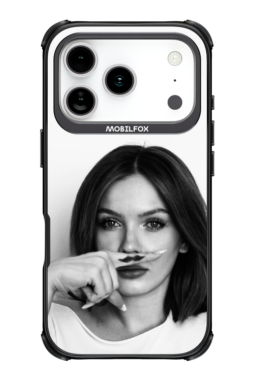 Soft Focus - Apple iPhone 17 Pro