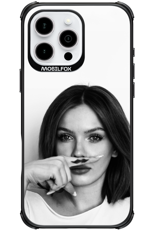 Soft Focus - Apple iPhone 16 Pro Max