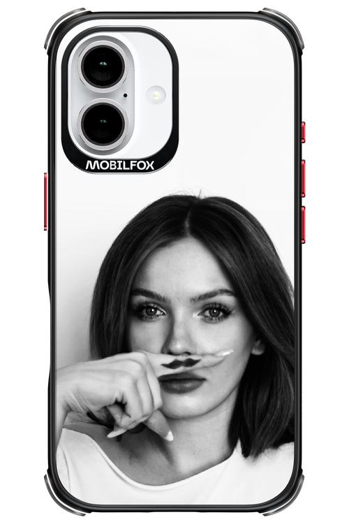 Soft Focus - Apple iPhone 16