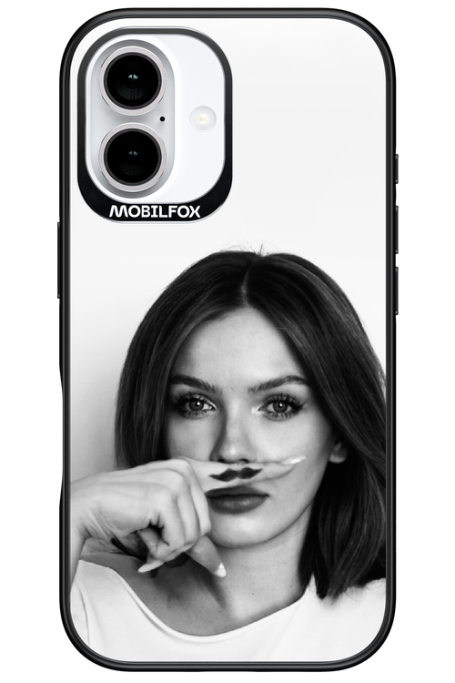 Soft Focus - Apple iPhone 16