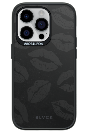 Dark Lips - Apple iPhone 14 Pro