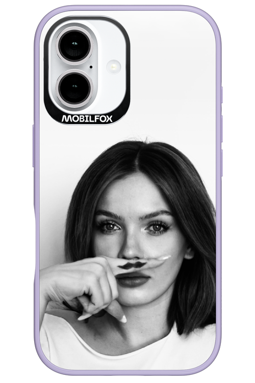 Soft Focus - Apple iPhone 16