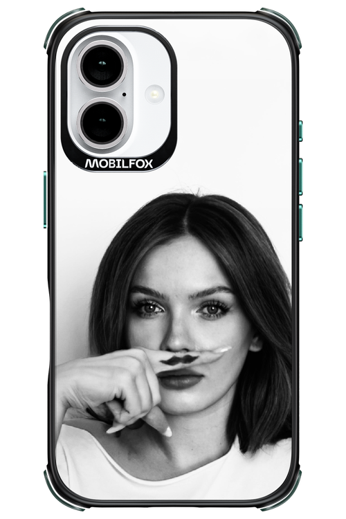 Soft Focus - Apple iPhone 16